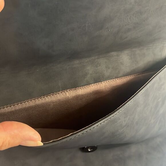 Celela Vegan Leather Cross Body Bag with Adjustable Strap ~ Classic Design - Picture 7 of 11